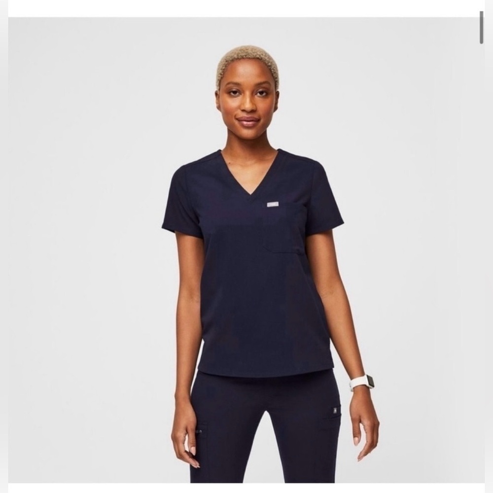 Figs Women's Short Sleeve V-Neck Scrub Top in Navy